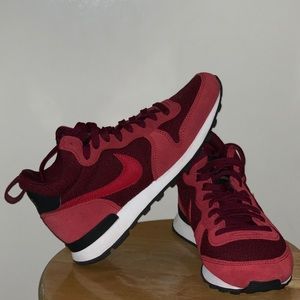 Nike internationalist mid